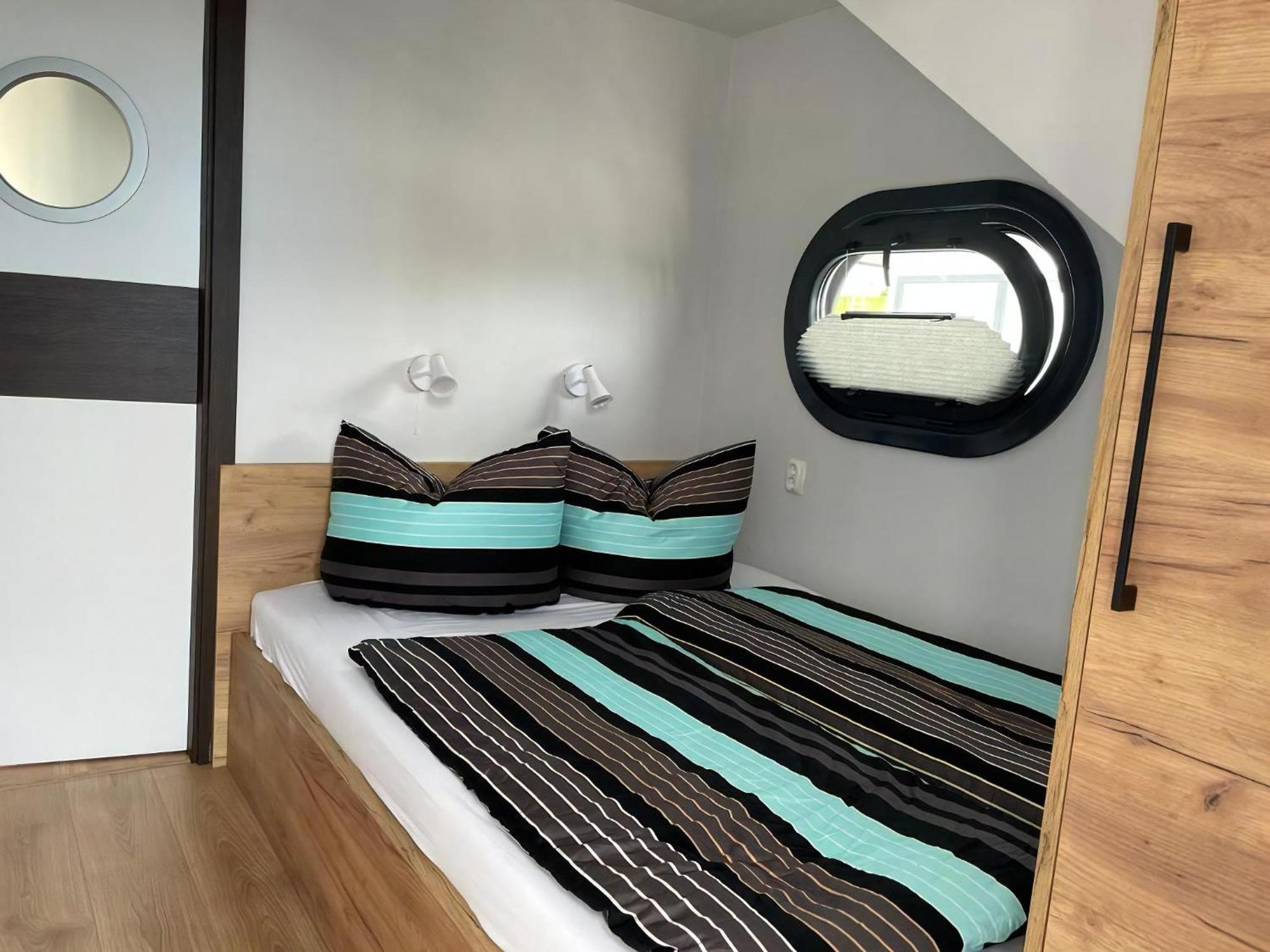 Hausboot Schiff Fuer 4 Personen Ca, 33 M Sup2 In Braunsbedra, Sachsen Anhalt Halle Saale Unstrut Region Ngoại thất bức ảnh